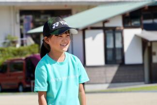 笑顔でスポーツを楽しむ子ども