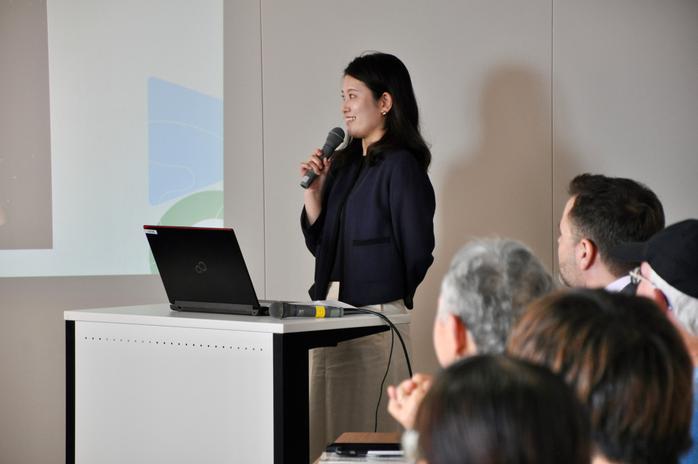 学生、職員らがモデスト市との姉妹都市締結30周年記念「国際交流フォーラム」に登壇