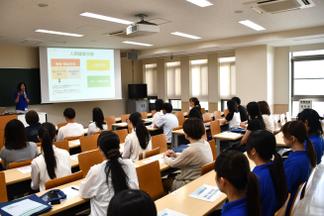 玉井教授による新学科の説明