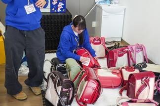 譲渡されたランドセルは磨き上げて提供