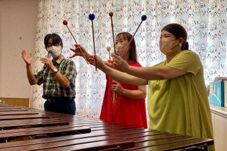 演奏を披露した九州打楽器合奏団の打楽器奏者