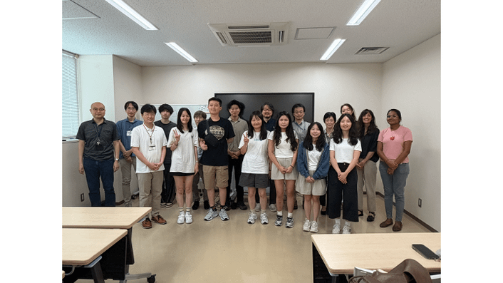集合写真。長庚大学（台湾）の学生のみなさんと研究所のスタッフ。