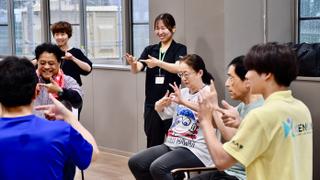 卒業生と学生で運営する「アンチエイジング教室」が開催されています