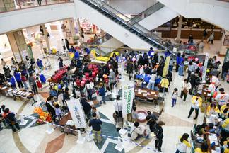 多くの来場者でにぎわったゆめタウン久留米の会場