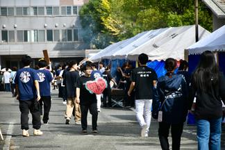 たくさんの参加者で賑わう会場
