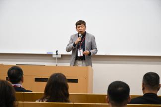 台湾南台科技大学を代表して挨拶する張教授
