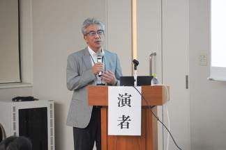 准教授・講師会（准講会）で講演する石竹医学部長