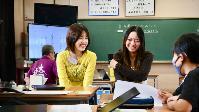 国際文化学科の学生が大堰小学校を訪問　児童が学んだ「大堰野菜の魅力」を楽曲作りに