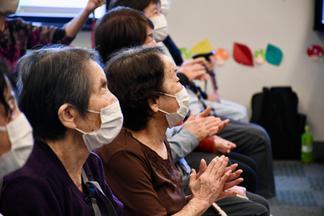 笑顔で楽しむ参加者