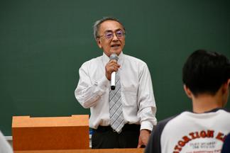 吉弘法学部長による学部説明