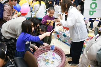 グリーンコープ生協ふくおかによるお菓子釣り・子ども服おゆずり会