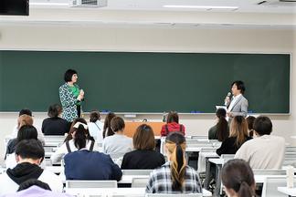対談形式で講義が行われました