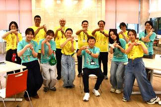 久留米大学を表わす ”K” ポーズで決める運営スタッフ一同
