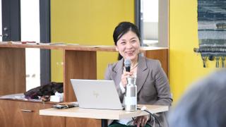 世界で活躍する卒業生、篠崎香子教授を迎えて「法学部カフェ～卒業生と話そう～」を開催