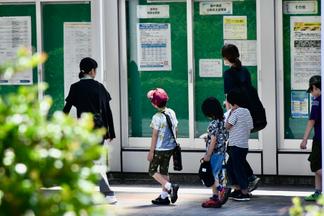 広いキャンパスを大学生と一緒に探検します