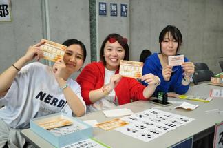 （中央）北里 美弥さん　（右）日種 悠さん