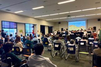 たくさんの参加者で賑わう会場