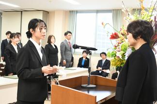 謝辞を述べる宮越さん