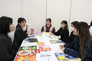 ホンネカフェ(第2部)は情報社会学科「キャリアデザインⅡ」とコラボ開催