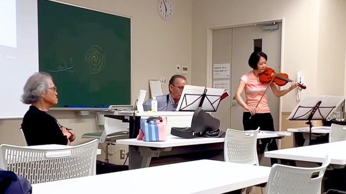 文学部国際文化学科で指揮者山本成宏氏による音楽の特別講演