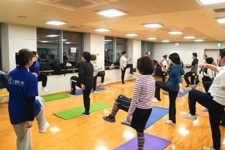 バランスを取りながら体幹のトレーニングではステップ運動も