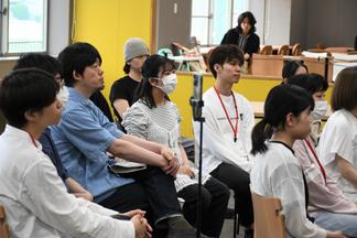 講演テーマは「本がつなぐ」