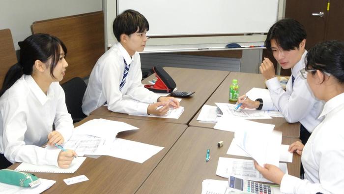 監査法人オフィスでの体験学習会、専門的・実践的な会計専門職プログラム【商学部】