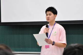 入学のきっかけや学生生活について語る1年生