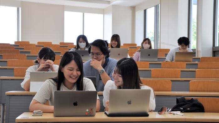 教職課程でICTを活用した効果的な授業方法を学ぶ