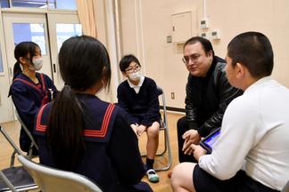 グループでの会話の様子