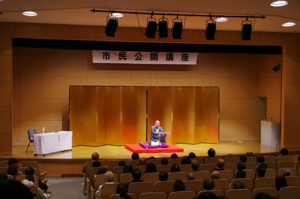 市民公開講座「がんに負けない自分になろう~笑って、学んで、健康増進」を開催