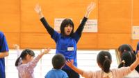 学生が鳥栖市で幼児と笑顔の交流「楽しい運動あそび」
