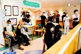 答える子どもたち