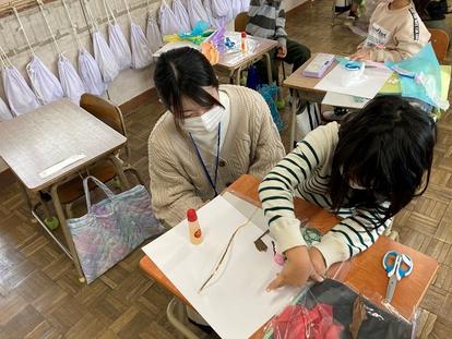 久留米市の小学校へ日本語教育学課程の学生を派遣