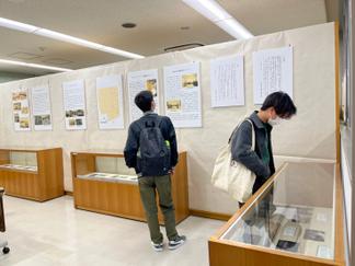 御井図書館での展示の様子