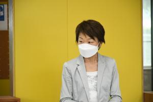 (右)つながるめ館長 濵﨑教授