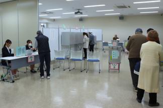 選挙会場の様子