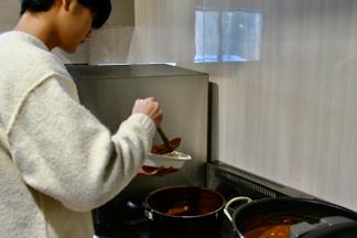 参加者には学生たち手作りのあか牛カレーがふるまわれました