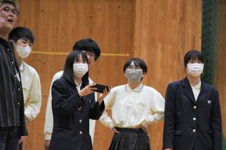 思い通りにドローンが飛んだ時の笑顔