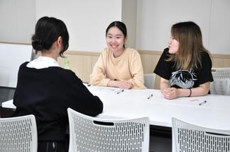 在学生による個別相談会の様子