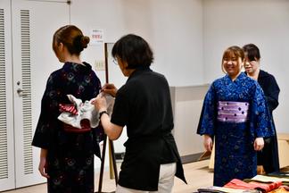 地元の着付け講師の方に着付けをしていただきました