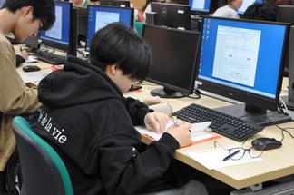 アイデアは言葉だけでなく、絵や図も書いていきます