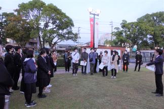 園内の内覧会に参加した様子