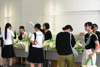 多くの参加者で賑わう会場