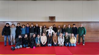 金田教授によるキャンパスツアー