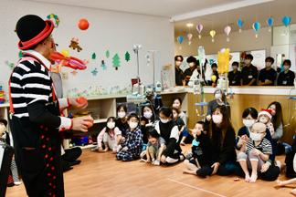 後半はバルーンアートやパントマイムが行われました