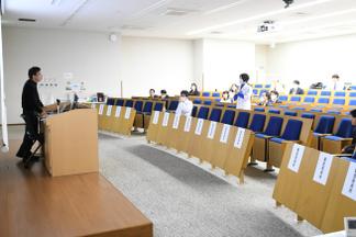 講演後の質疑応答も活発に行われました