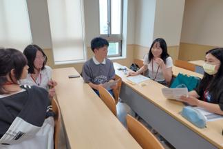 留学生別科の日本語講師による日本語授業