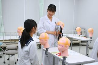 スリープラボの睡眠脳波検査（電極装着位置を探してみよう）