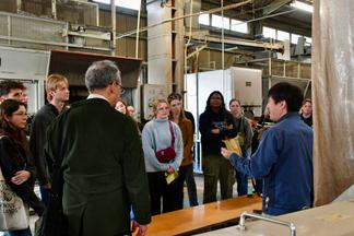 牛島製茶で八女茶の製造について学ぶ